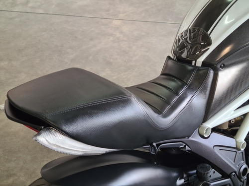 Imagen 10 de 10 de Ducati Diavel Carbon