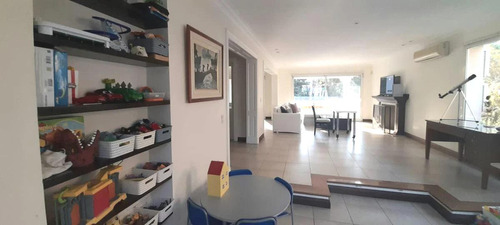 Casa En  Venta Barrio Villa Pacheco  6 Ambientes Jardin Pileta