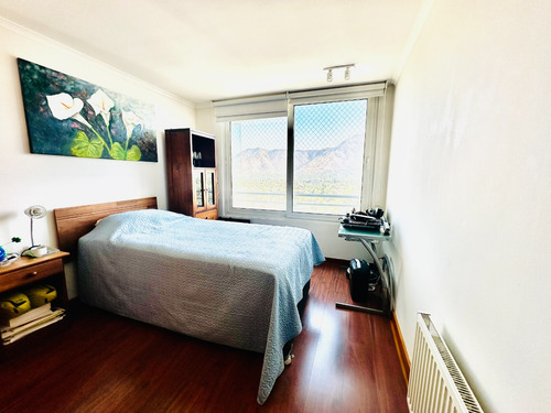 Vende Dueño: Vista Despejada, Las Condes A Pasos Metro L7.
