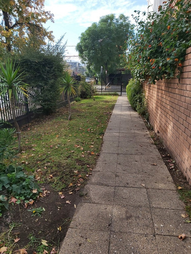 Departamento Cercano Al Barrio Los Castaños,esquina El Aromo