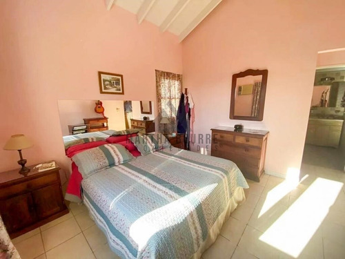 Casa En Venta En Los Jazmines, Pilar Del Este, Pilar