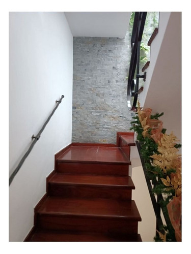 En Venta Espectular Penthouse En Colinas De La California Por $299.000