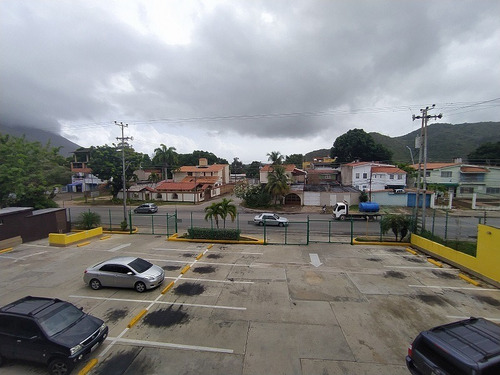 Imagen 10 de 13 de Oficina De Oportunidad Con Vista A La Montaña
