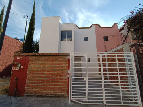 Casa En Renta En Fraccionamiento Paseos Del Río.