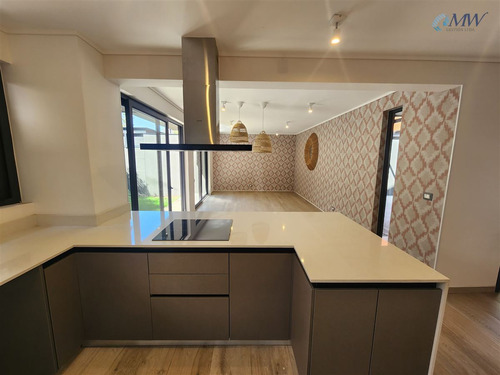 Casa En Venta De 4 Dorm. En La Reina Sin Comisión