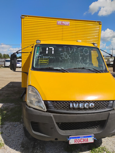 Iveco Daily 70c17 2017 Com Bau De 5,50 Mts Financio