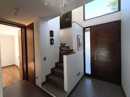 Espectacular Casa En Venta De 3 Dorm. En Chicureo