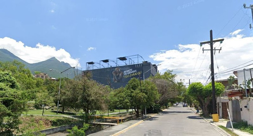 Hermosa Y Amplia Casa De Remate Bancario En Valle Del Country, Guadalupe, Nuevo León!