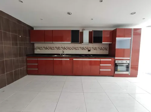 Casa En Arriendo En Prados Del Norte. Cod A24944