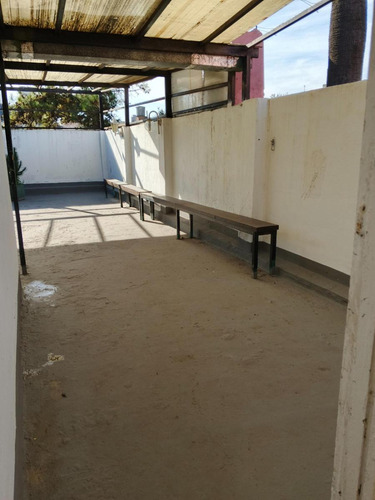 Ph En Venta - 5 Dormitorios 2 Baños - Santa Rita
