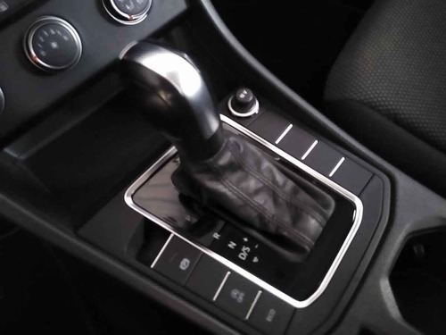 Imagen 13 de 14 de Volkswagen Jetta 2019 4p Comfortline L4/1.4/t Aut