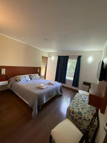 Casa En Venta - 6 Dormitorios 4 Baños - Mendoza