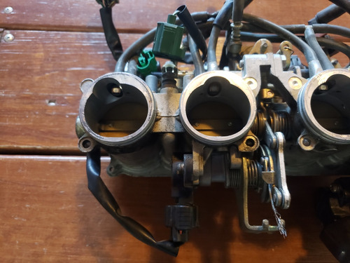 Cuerpo De Aceleracion Yamaha R1 Incompleto Año 2004 A 2006 (Usado)