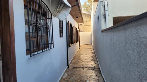 Vendo Casa Térrea Na Vila Das Graças Taubaté, Ótima Localização, 2 Quartos E 2 Vagas De Garagem Coberta, A 10 Minutos Do Centro A Pé.
