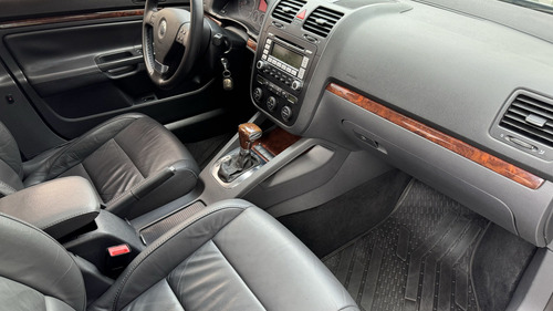 Volkswagen Vento 2.5 Luxury Wood Tiptronc 170cv