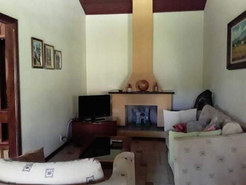 Linda Chácara Localizada No Interior De Sp