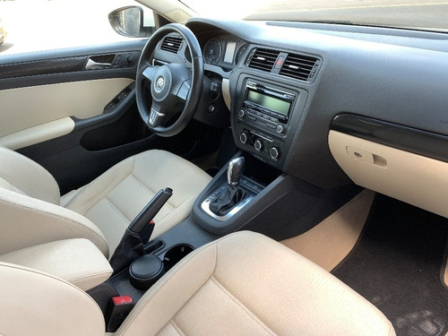 Jetta 2.0 Comfortline Automatico Rodas 20 Interno Bege
