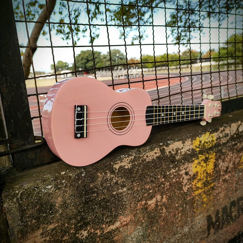 Imagen 7 de 9 de Ukelele Soprano Magma Rosa Brillante Con Funda