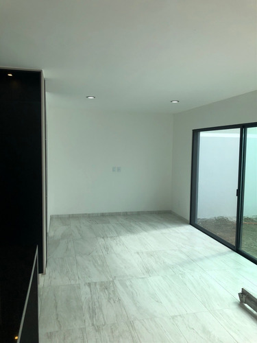 Hermosa Residencia En Venta En Solares