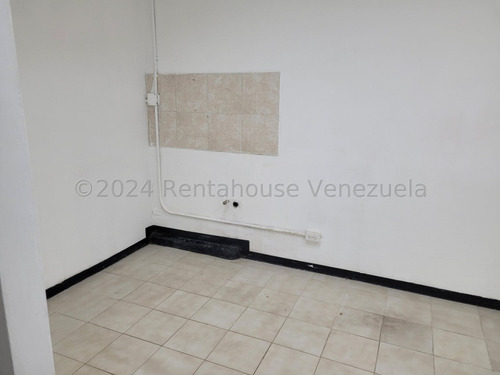 Ofina Alquiler Av Ppal De Los Ruices. Caracas, Ar Mls # 24-26299