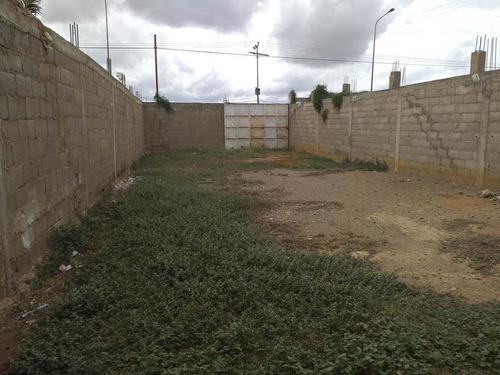 Imagen 9 de 9 de Casa En Venta En Urbanización El Cardon, Via La Vela 22-9953 04146954944