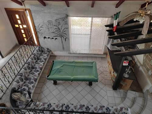 Casa En Venta En Col. Las Brisas, Temixco, Morelos Con Alberca Y Jardín.