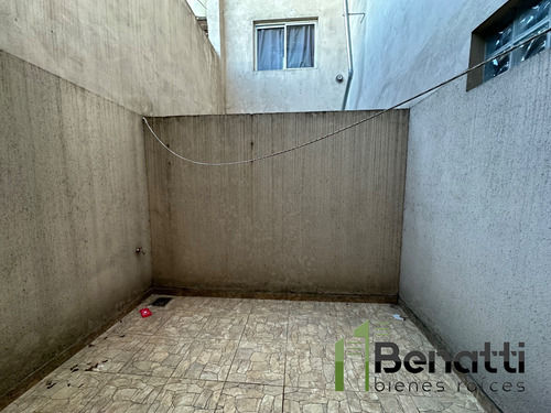 Dpto 2 Amb En Alquiler En Planta Baja Con 2 Patios.