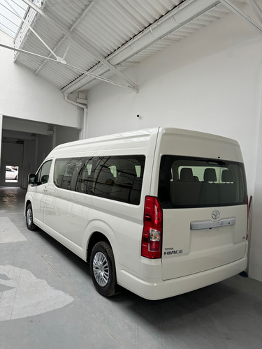 Toyota Hiace 2.8 Tdi Commuter 6at 14a