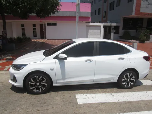 Chevrolet Onix 1.0T Premier Sedan At