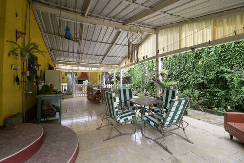 Venta Casa Sobre Tres Lotes Con Pileta