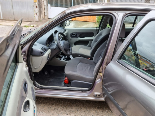 Renault Clio 1.6 16v Expression 5p