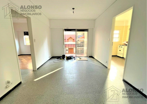 Imagen 3 de 18 de Departamento 2 Ambientes Con Balcon En Alquiler - Lanus O