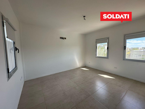 Venta 3 Cuartos Y Escritorio. Pileta, Parrilla, Piscina.