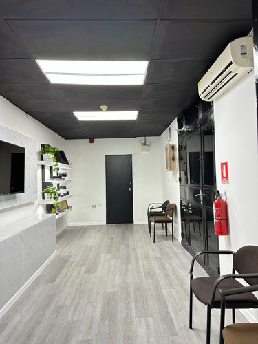 Venta De Edificio Comercial En La Urbina Mcpio Sucre, Caracas Iv