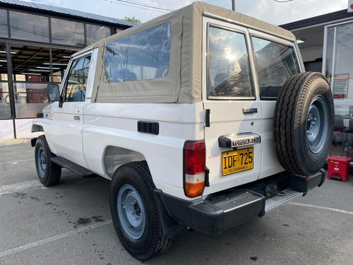 Toyota Land Cruiser Fj73