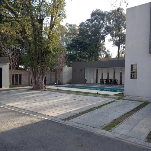 Casa  En Venta En Villa Gobernador Udaondo, Ituzaingó, G.b.a. Zona Oeste
