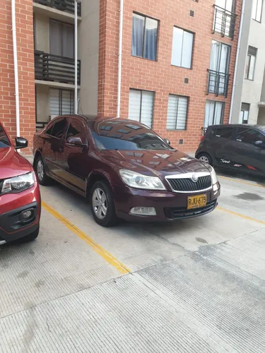 Skoda Octavia Ambiente 1.6 - Modelo 2011