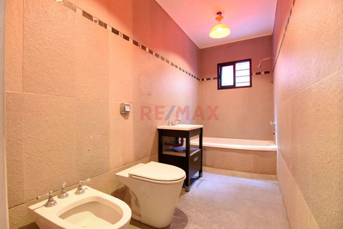 Venta Hermosa Casa 6 Amb En Barracas Con Cocheras
