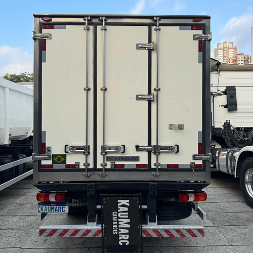 Mb Accelo 1017 Ano 2024 Baú Congelado -15 4x2 Financia 4x2