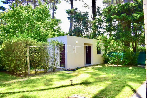 Venta - Importante Casa En Lugano- Ref: 594