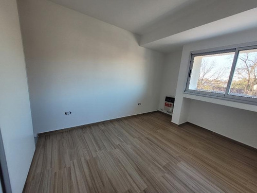Departamento De Dos Dormitorios 25 Y 64