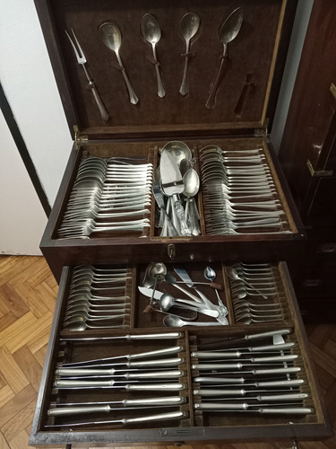 Vendo Mueble Con Juego De Cubiertos De Plata. Acepto Oferta! (Usado)
