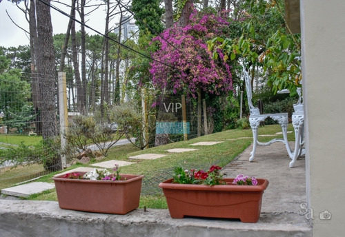 Casa En San Rafael, Punta Del Este, A Pocas Cuadras Del Mar- Ref: 181