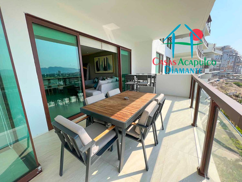 Cad La Isla Emerald F8. Terraza Con Vista A Las Áreas Comunes