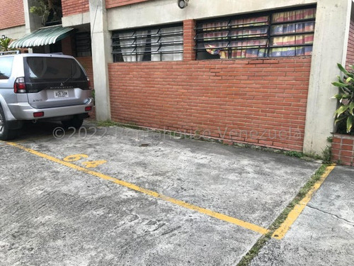 Lindo Apartamento En Excelente Zona Listo Para Mudarse La Trtinidad 23-19389 - Jca