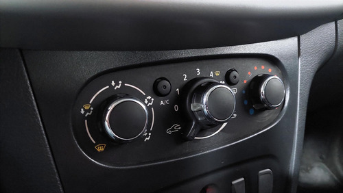 Imagen 16 de 21 de Renault Logan 1.6 Authentique 85cv