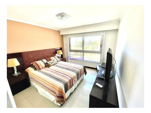 Imagen 6 de 13 de Venta Apartamento 3 Dormitorios Y Dep. En Playa Brava, Punta Del Este