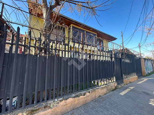 Casa En Venta De 5 Dorm. En La Cisterna