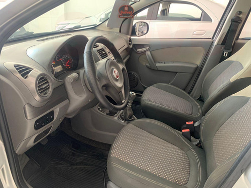 Imagem 12 de 15 de Fiat Grand Siena Essence 1.6 Flex 16v
