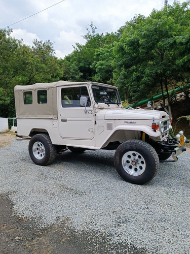 Imagen 4 de 19 de Toyota Land Cruiser 1983 4.2 Fj43